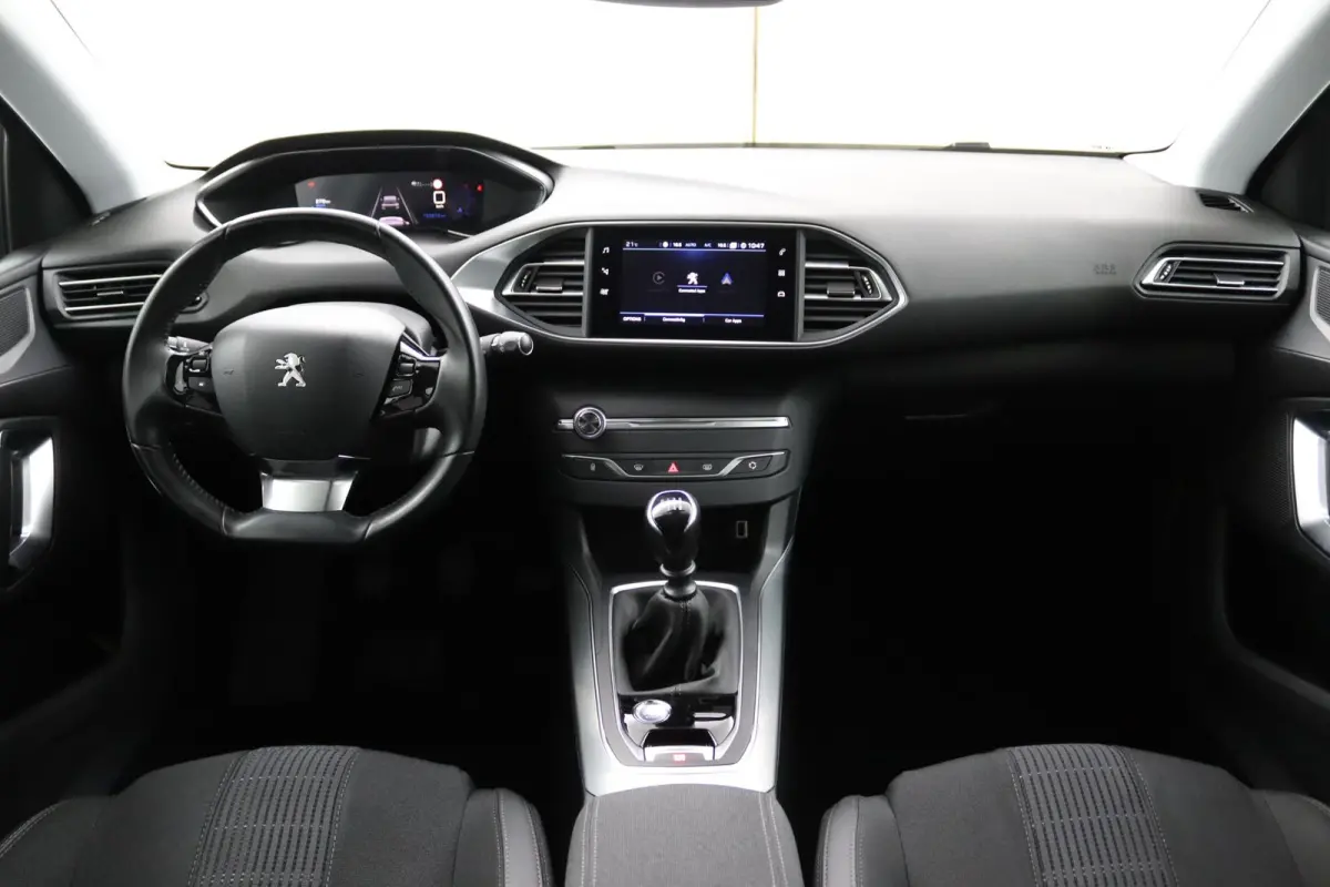 1.2 Premium*NAVI*ACC*HAAK*CAM*ECC*KEYLESS*CARPLAY*