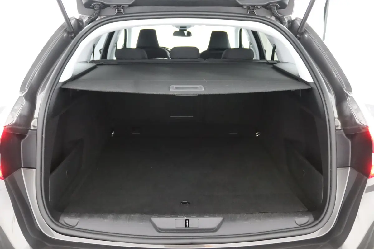 1.2 Premium*NAVI*ACC*HAAK*CAM*ECC*KEYLESS*CARPLAY*