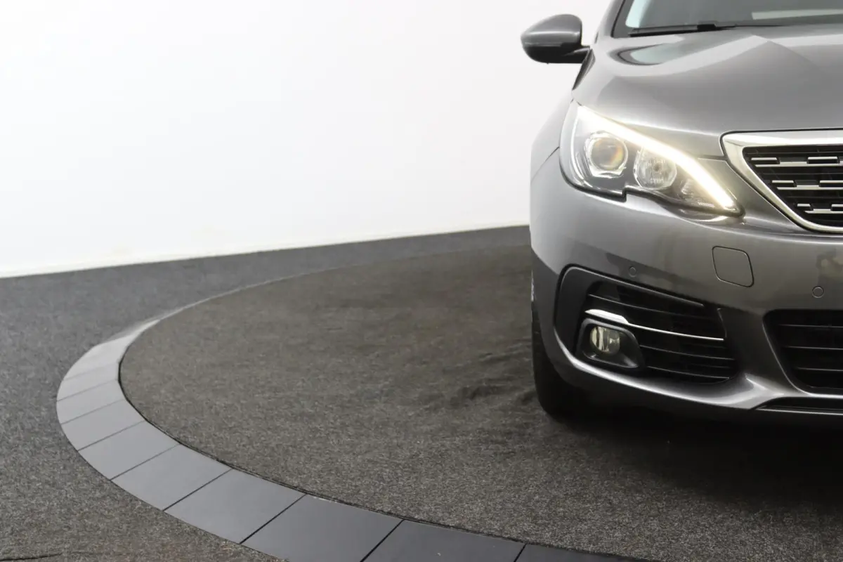 1.2 Premium*NAVI*ACC*HAAK*CAM*ECC*KEYLESS*CARPLAY*