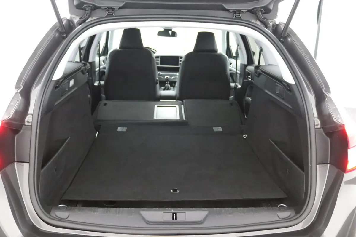 1.2 Premium*NAVI*ACC*HAAK*CAM*ECC*KEYLESS*CARPLAY*