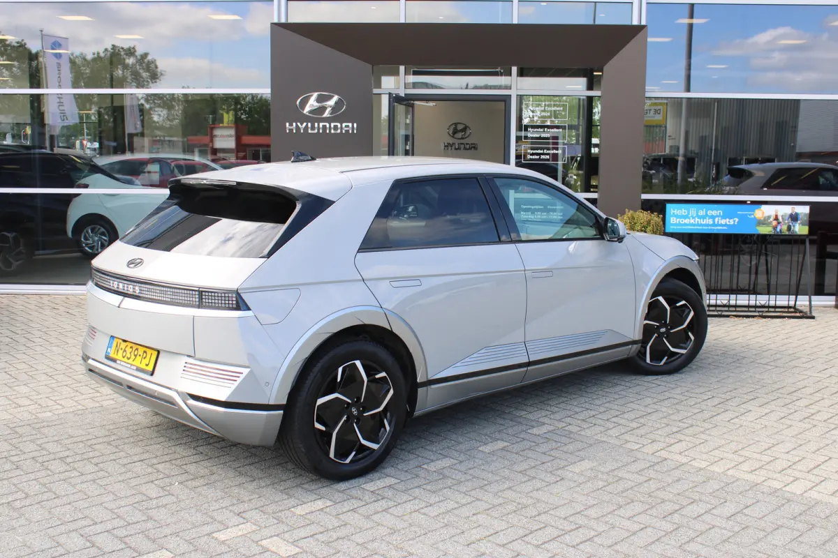 Lounge 73kWh | Achterbank in delen neerklapbaar | Achterstoelen elektrisch verstelbaar | Achterstoelen verwarmd