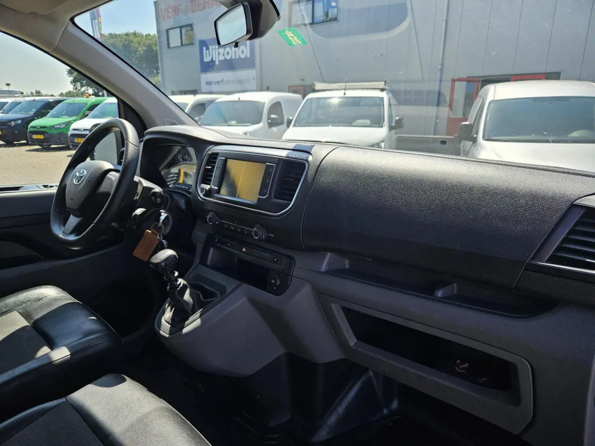 2.0 D-4D Airco Carplay Cruise 144pk
