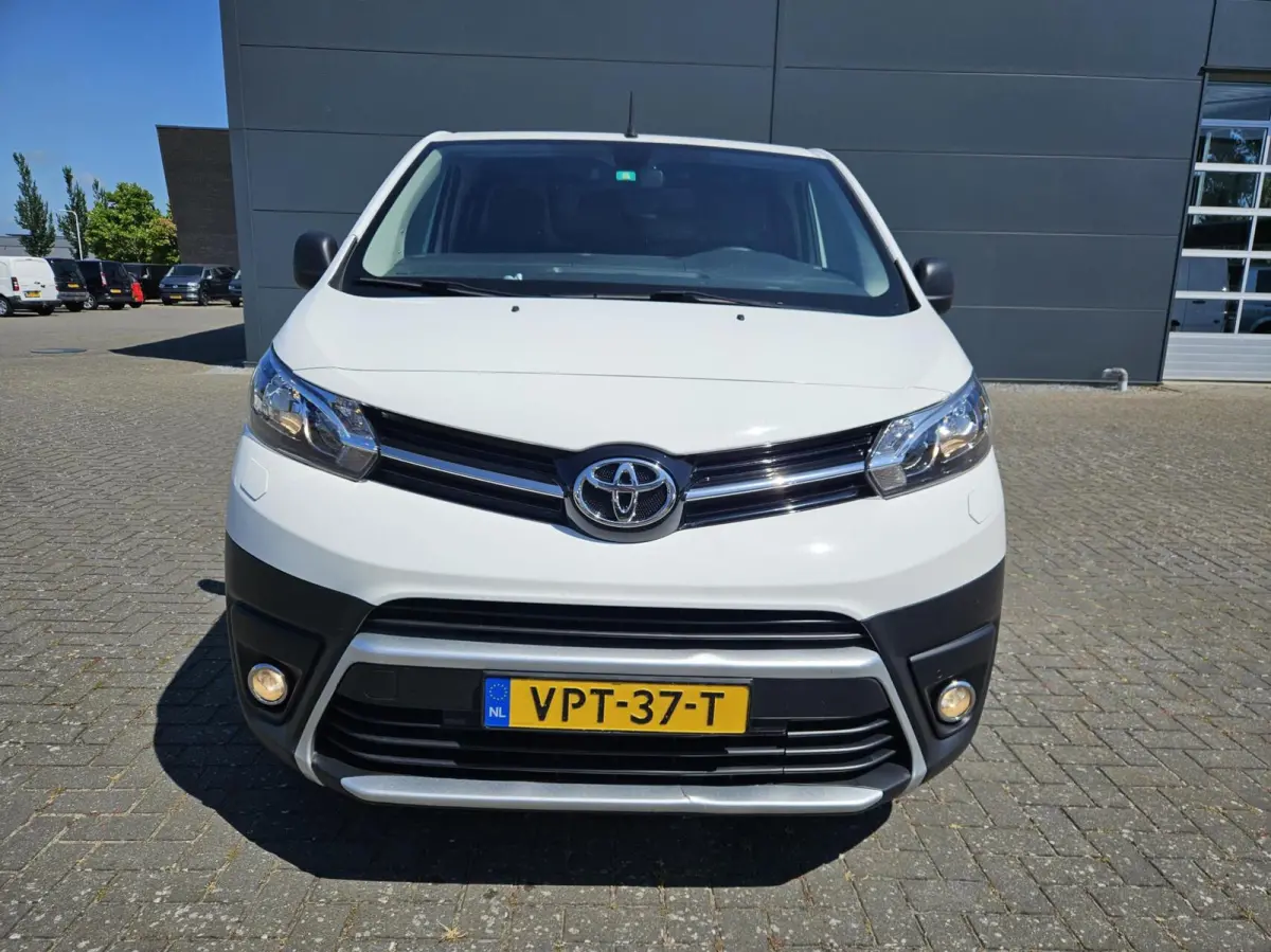 2.0 D-4D Airco Carplay Cruise 144pk