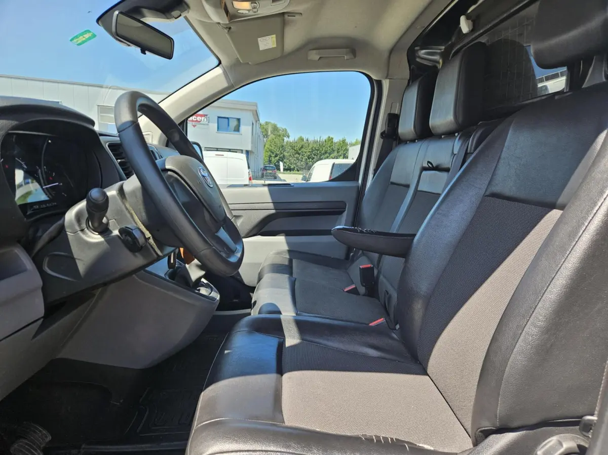 2.0 D-4D Airco Carplay Cruise 144pk