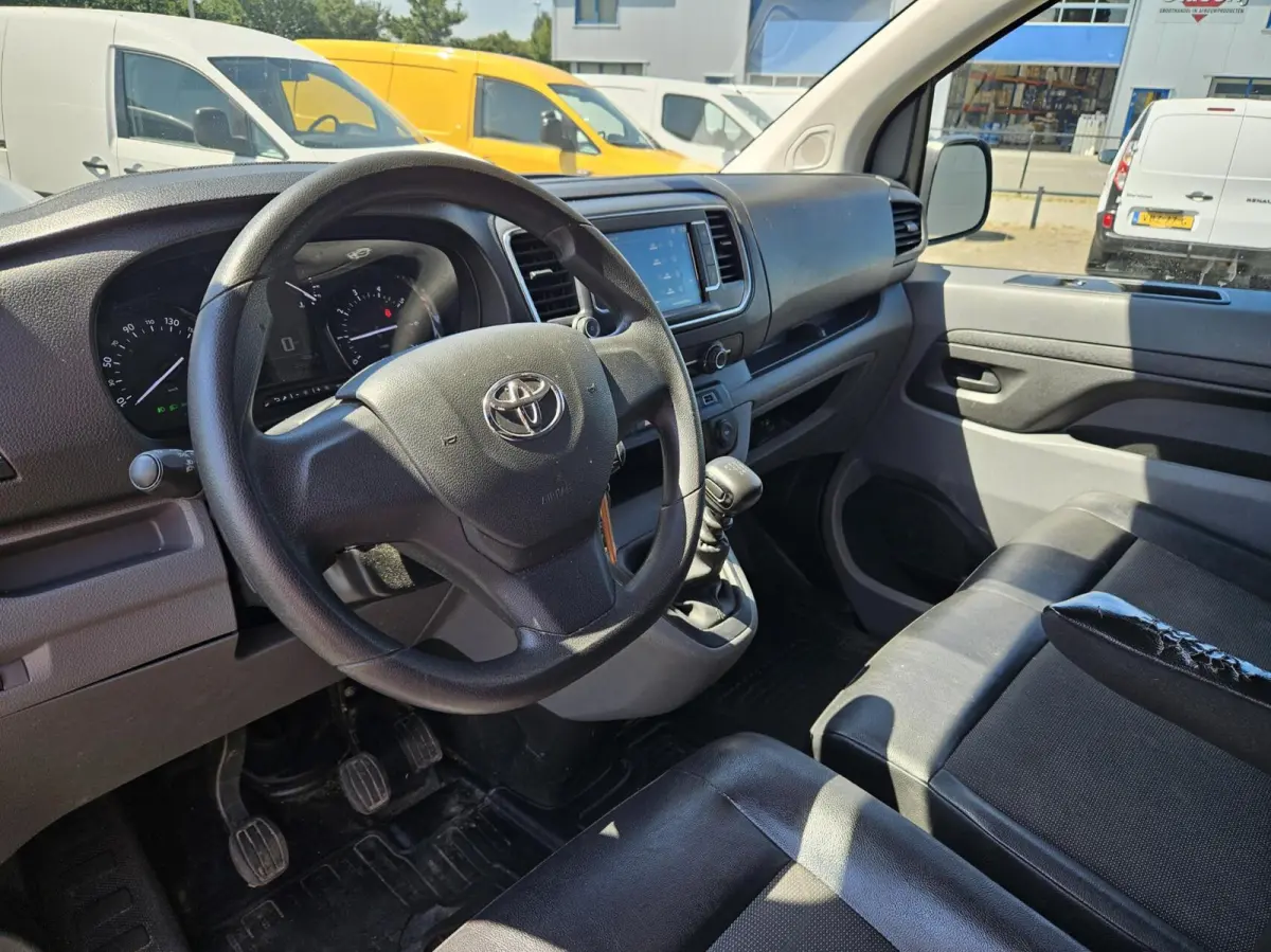 2.0 D-4D Airco Carplay Cruise 144pk