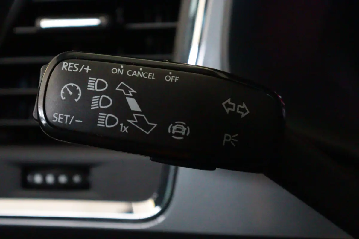 1.0 EcoTSI Style Business Intense | NAVI | CLIMA | CAMERA + PDC | CRUISE | TREKHAAK |