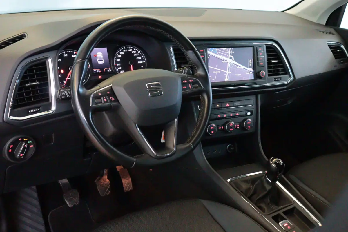 1.0 EcoTSI Style Business Intense | NAVI | CLIMA | CAMERA + PDC | CRUISE | TREKHAAK |