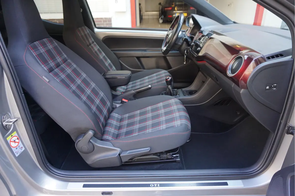 Up! 1.0 TSI GTI | Pano-dak | ca € 3.000,- upgrades | Sfeerverlichting | High Performance Audio |