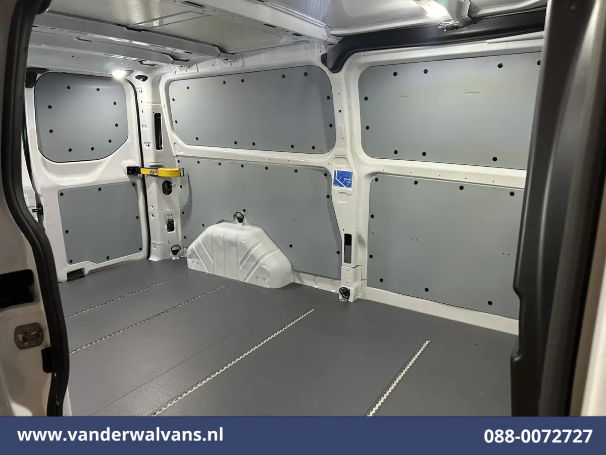 2.0 TDCI L2H1 Euro6 Airco | Camera | Navigatie | Apple Carplay | Cruisecontrol | LED Android Auto, Stoelverwarming, Verwarmde voorruit, Parkeersensoren, Bijrijdersbank, 2800kg trekvermogen
