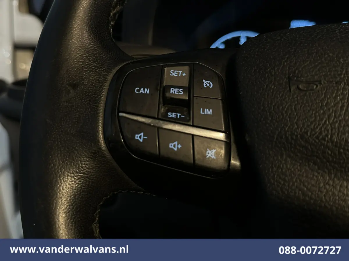 2.0 TDCI L2H1 Euro6 Airco | Camera | Navigatie | Apple Carplay | Cruisecontrol | LED Android Auto, Stoelverwarming, Verwarmde voorruit, Parkeersensoren, Bijrijdersbank, 2800kg trekvermogen