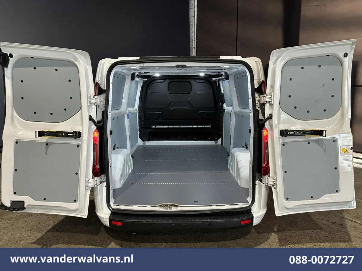 2.0 TDCI L2H1 Euro6 Airco | Camera | Navigatie | Apple Carplay | Cruisecontrol | LED Android Auto, Stoelverwarming, Verwarmde voorruit, Parkeersensoren, Bijrijdersbank, 2800kg trekvermogen