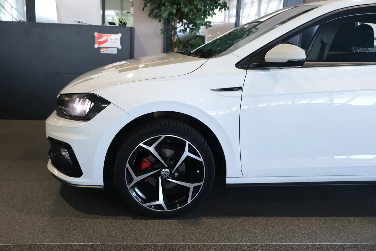 1.0 MPI R-Line Apple Carplay Cruise Airco MF-Stuur