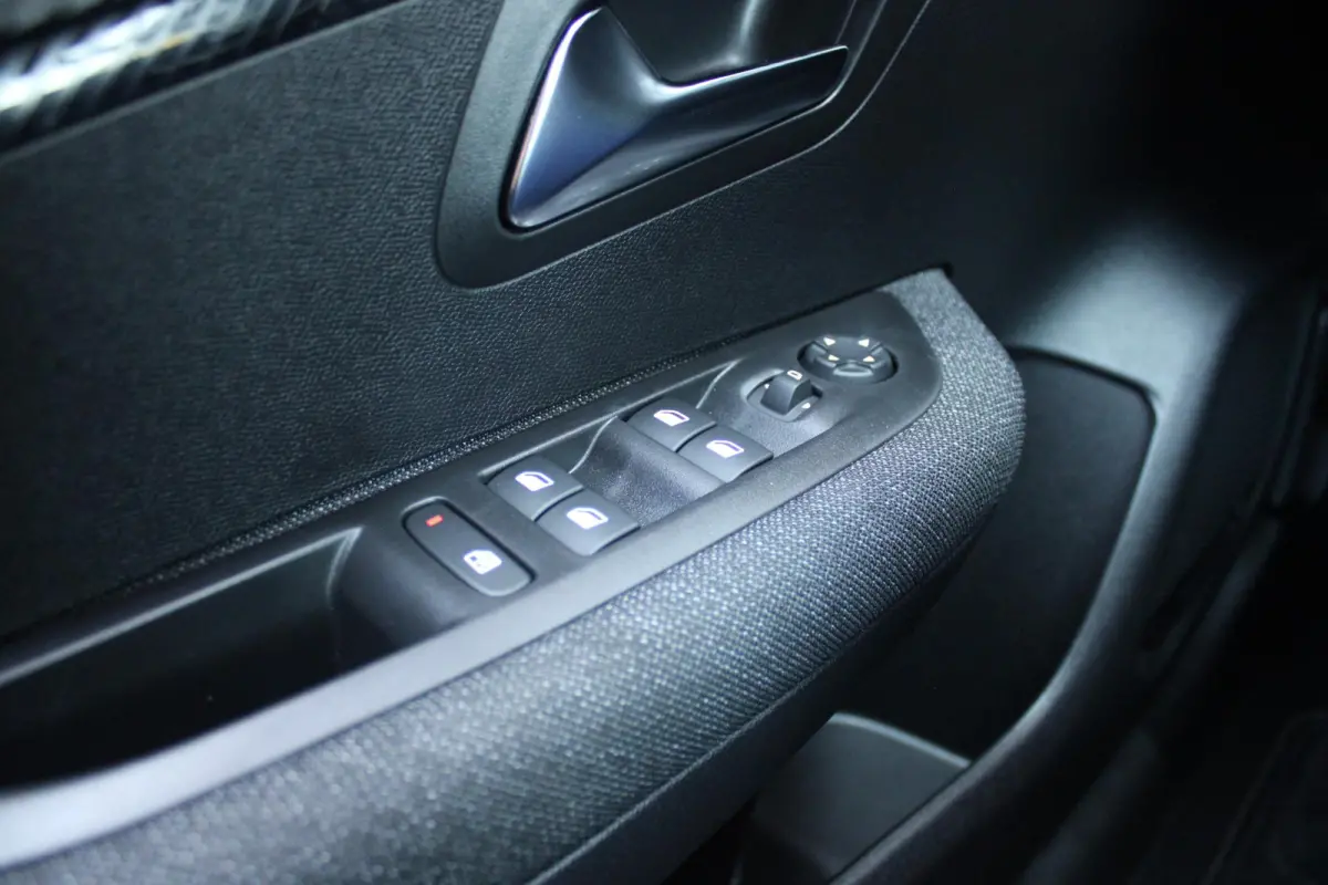 1.2 100PK STYLE | APPLE CARPLAY/ANDROID AUTO | CRUISE CONTROL | AIRCO | PARKEERSENSOREN ACHTER | DAB+ RADIO | LICHT SENSOR | LAGE KM STAND! |