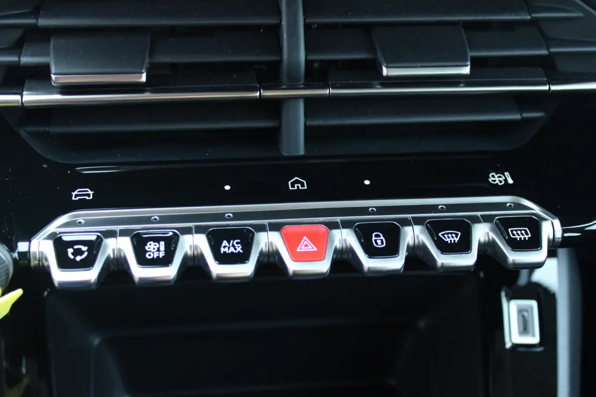 1.2 100PK STYLE | APPLE CARPLAY/ANDROID AUTO | CRUISE CONTROL | AIRCO | PARKEERSENSOREN ACHTER | DAB+ RADIO | LICHT SENSOR | LAGE KM STAND! |