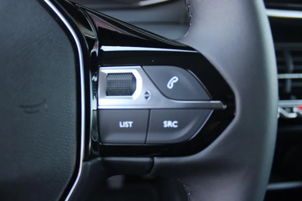 1.2 100PK STYLE | APPLE CARPLAY/ANDROID AUTO | CRUISE CONTROL | AIRCO | PARKEERSENSOREN ACHTER | DAB+ RADIO | LICHT SENSOR | LAGE KM STAND! |