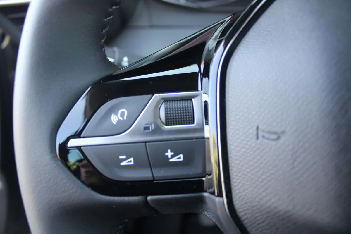 1.2 100PK STYLE | APPLE CARPLAY/ANDROID AUTO | CRUISE CONTROL | AIRCO | PARKEERSENSOREN ACHTER | DAB+ RADIO | LICHT SENSOR | LAGE KM STAND! |
