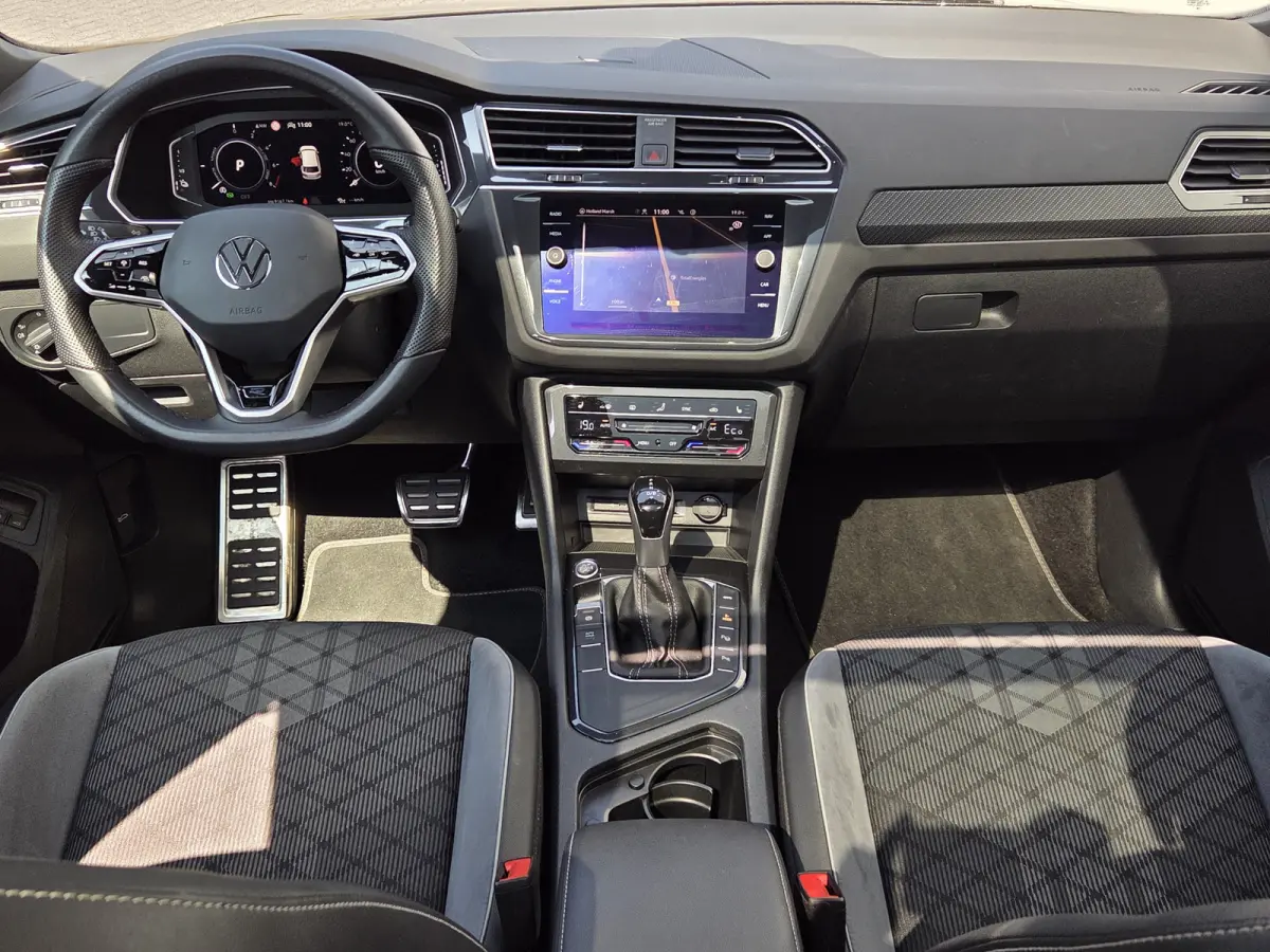 1.4 TSI eHybrid R-Line Trekhaak 1800kg Panoramadak NL Auto! | Adaptive Cruise Control | Stoel/Stuurwiel Verwarming | DAB Audio
