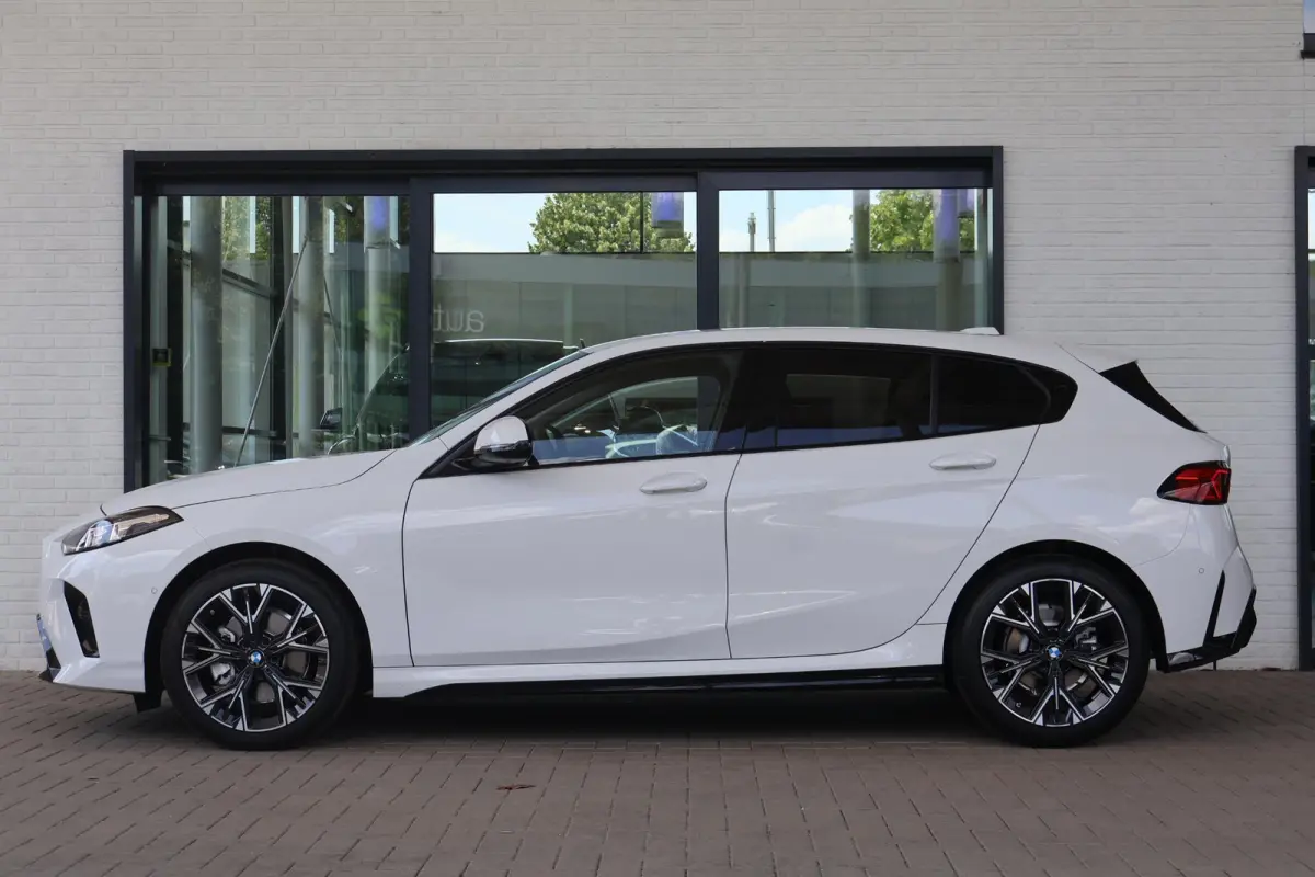 120 M Sport Design Edition | Premium Pack | Driving Assitant | Voorstoelen Verwarmd