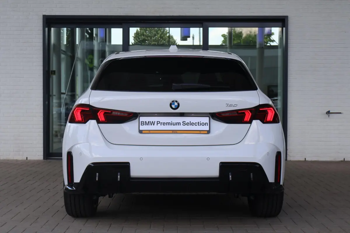 120 M Sport Design Edition | Premium Pack | Driving Assitant | Voorstoelen Verwarmd