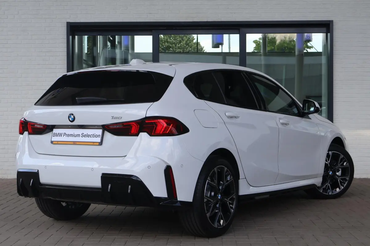 120 M Sport Design Edition | Premium Pack | Driving Assitant | Voorstoelen Verwarmd