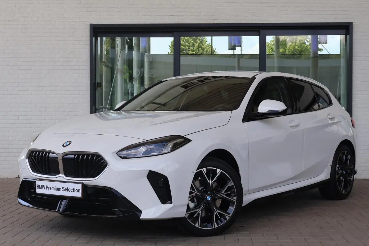 120 M Sport Design Edition | Premium Pack | Driving Assitant | Voorstoelen Verwarmd