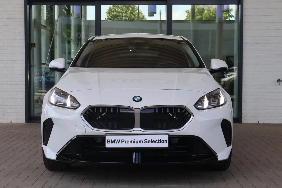 120 M Sport Design Edition | Premium Pack | Driving Assitant | Voorstoelen Verwarmd