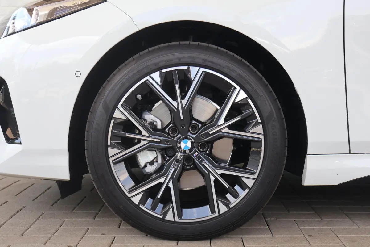 120 M Sport Design Edition | Premium Pack | Driving Assitant | Voorstoelen Verwarmd