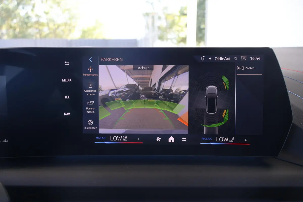 120 M Sport Design Edition | M Sport | Premium Pack | Stoel- en Stuurverwarming | Apple Carplay