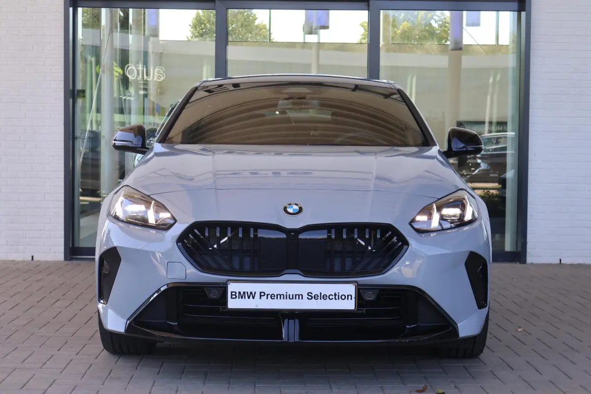 120 M Sport Design Edition | M Sport | Premium Pack | Stoel- en Stuurverwarming | Apple Carplay