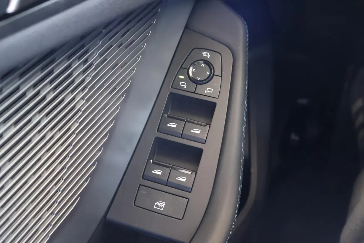 120 M Sport Design Edition | M Sport | Premium Pack | Stoel- en Stuurverwarming | Apple Carplay
