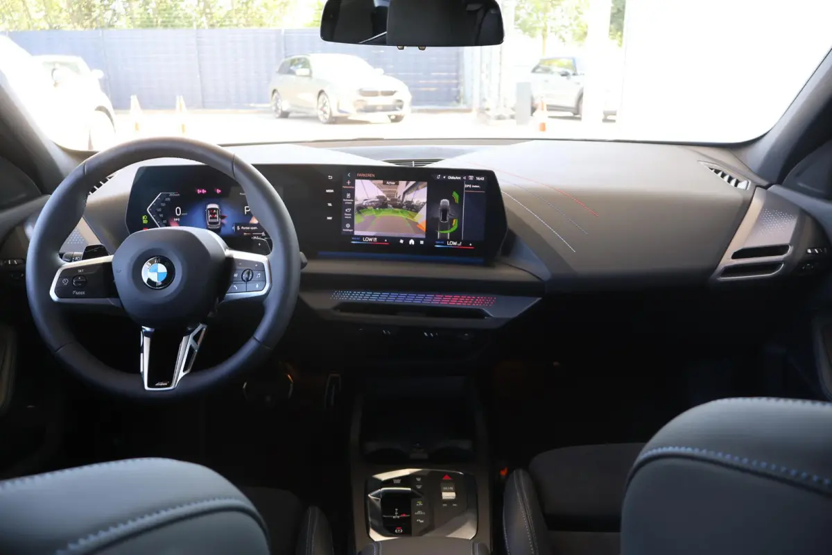 120 M Sport Design Edition | M Sport | Premium Pack | Stoel- en Stuurverwarming | Apple Carplay