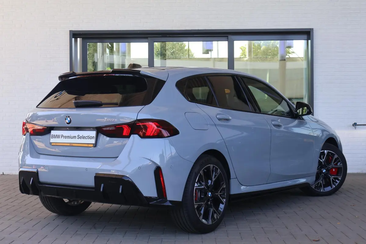 120 M Sport Design Edition | M Sport | Premium Pack | Stoel- en Stuurverwarming | Apple Carplay