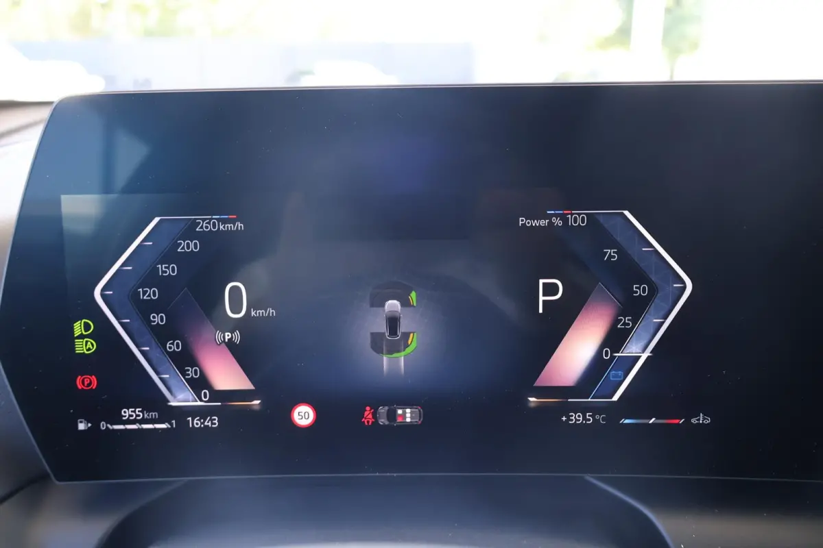 120 M Sport Design Edition | M Sport | Premium Pack | Stoel- en Stuurverwarming | Apple Carplay