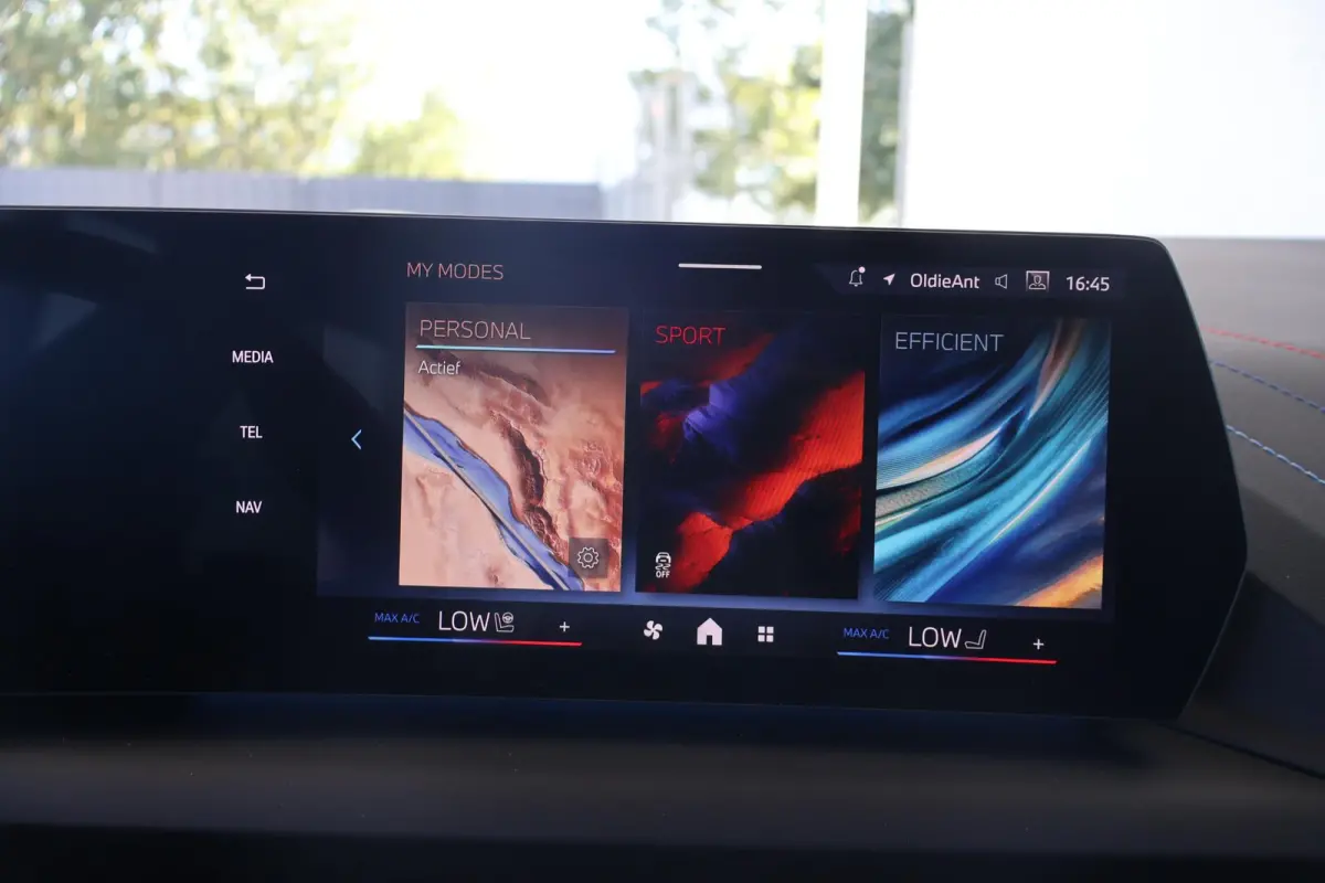 120 M Sport Design Edition | M Sport | Premium Pack | Stoel- en Stuurverwarming | Apple Carplay