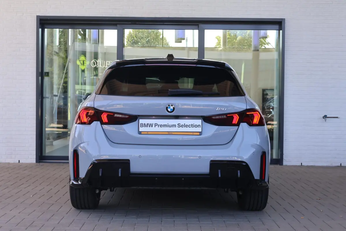120 M Sport Design Edition | M Sport | Premium Pack | Stoel- en Stuurverwarming | Apple Carplay