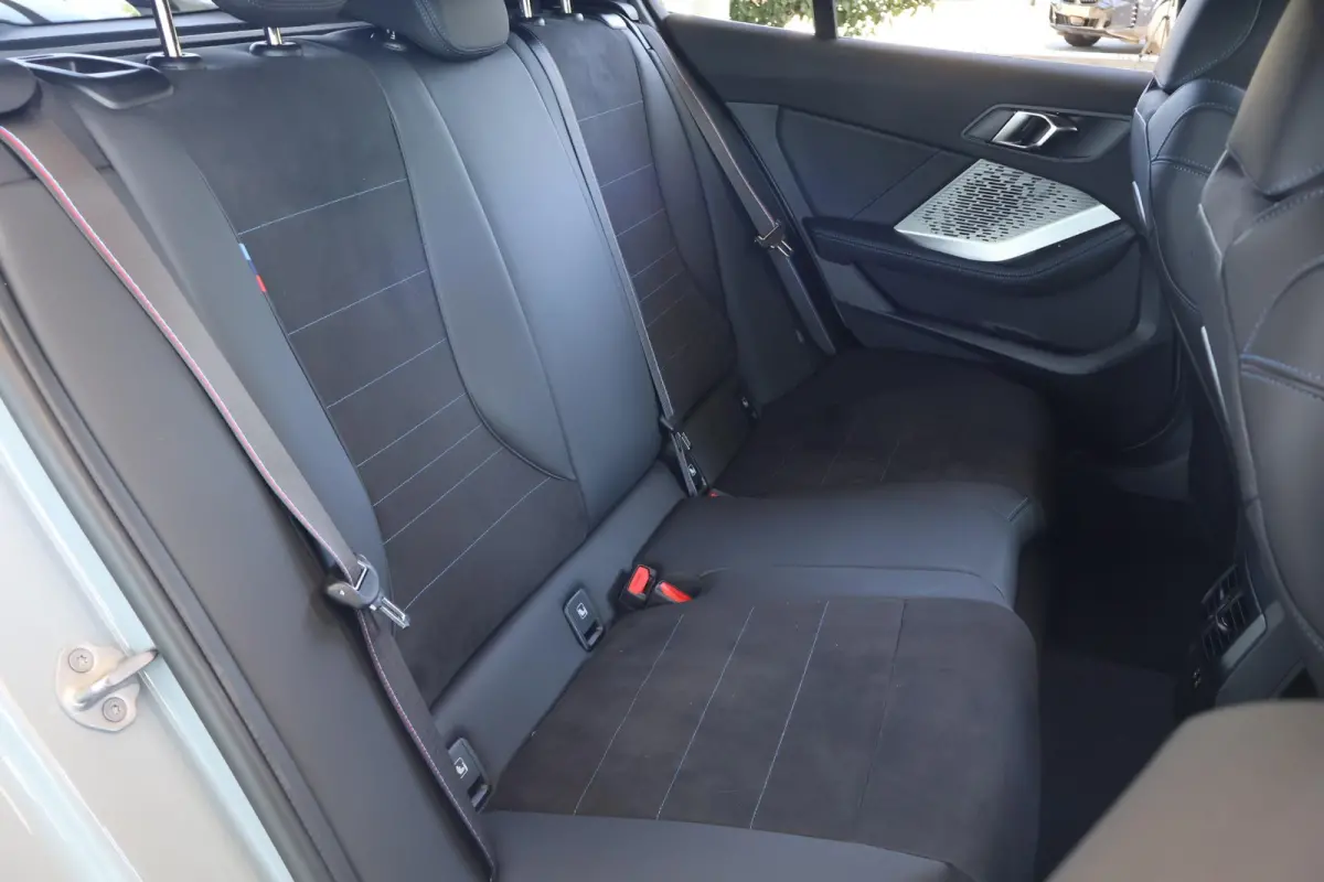 120 M Sport Design Edition | M Sport | Premium Pack | Stoel- en Stuurverwarming | Apple Carplay