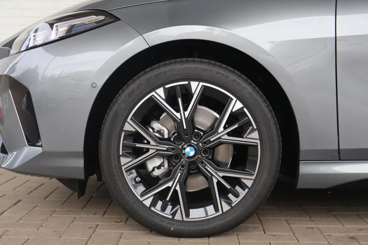 220 M Sport Design Edition | Driving Assistant | Innovation Pack | Voorstoelen Verwarmd
