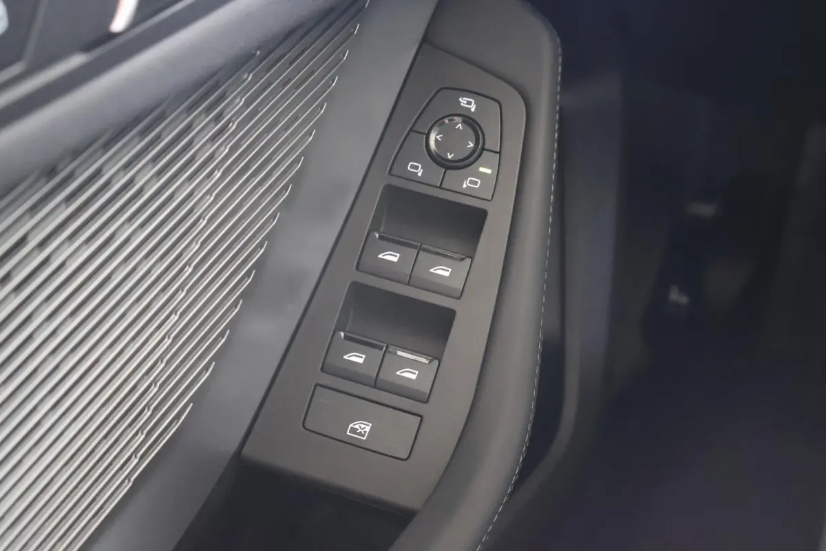 220 M Sport Design Edition | Driving Assistant | Innovation Pack | Voorstoelen Verwarmd