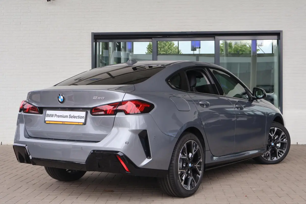 220 M Sport Design Edition | Driving Assistant | Innovation Pack | Voorstoelen Verwarmd