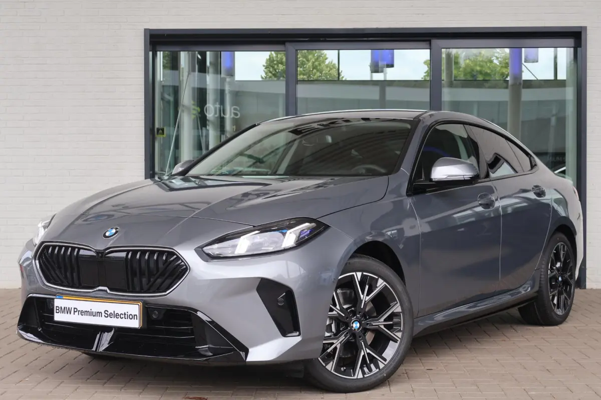 220 M Sport Design Edition | Driving Assistant | Innovation Pack | Voorstoelen Verwarmd