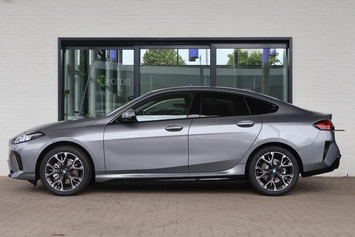 220 M Sport Design Edition | Driving Assistant | Innovation Pack | Voorstoelen Verwarmd