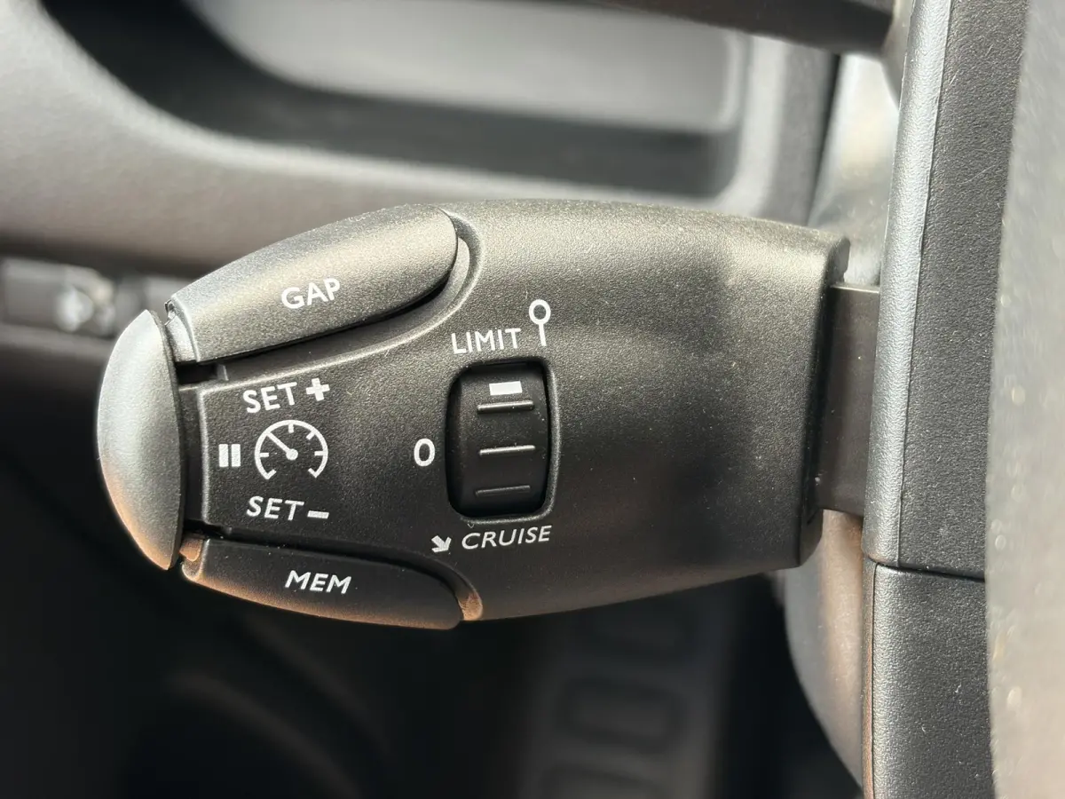 2.0 HDi 145*ACC*2XSCHUIF*NAVI*CAMERA*HAAK*CARPLAY*