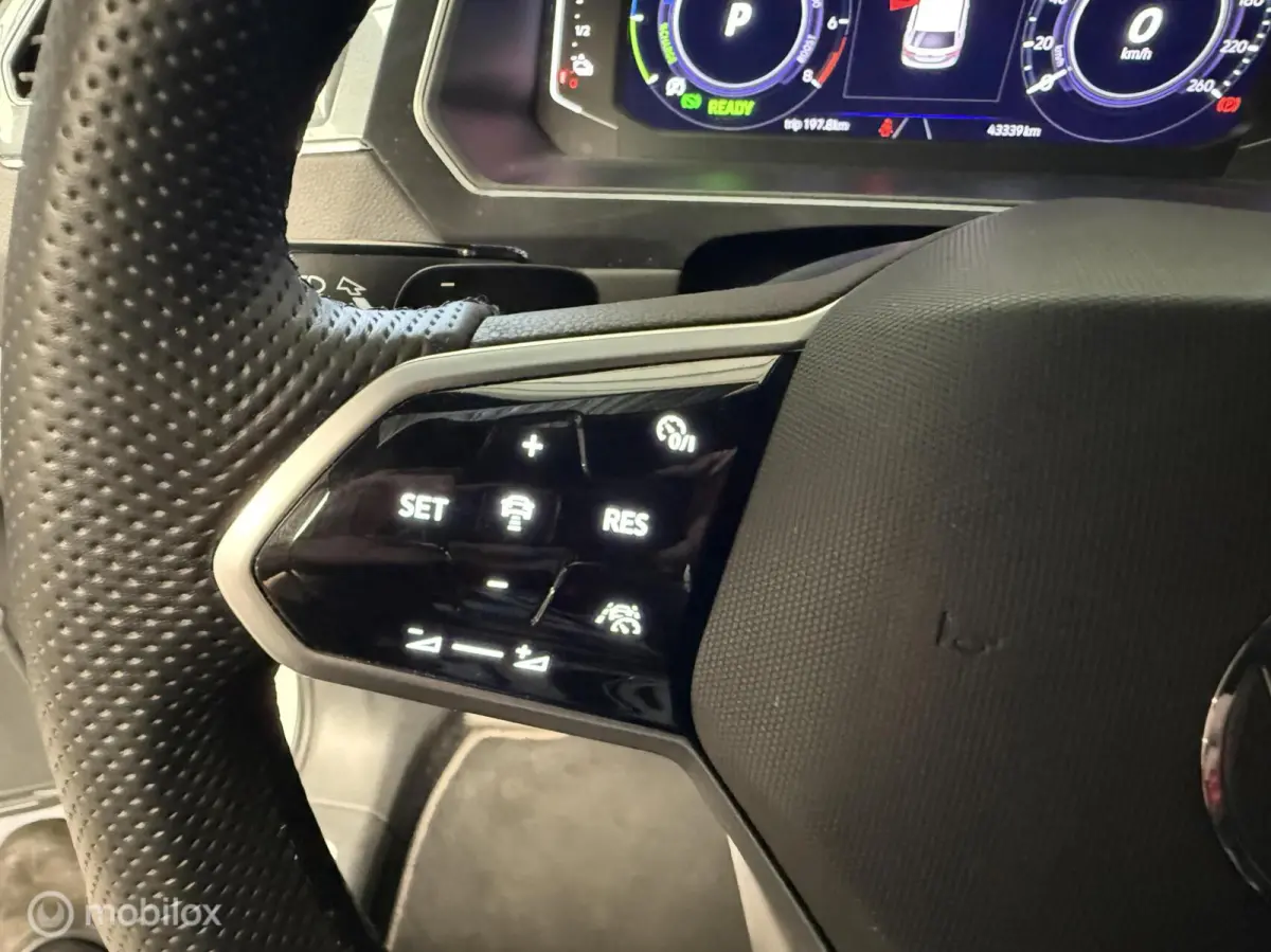 1.4 TSI eHybrid R-Line Business+ PANO KEYLESS