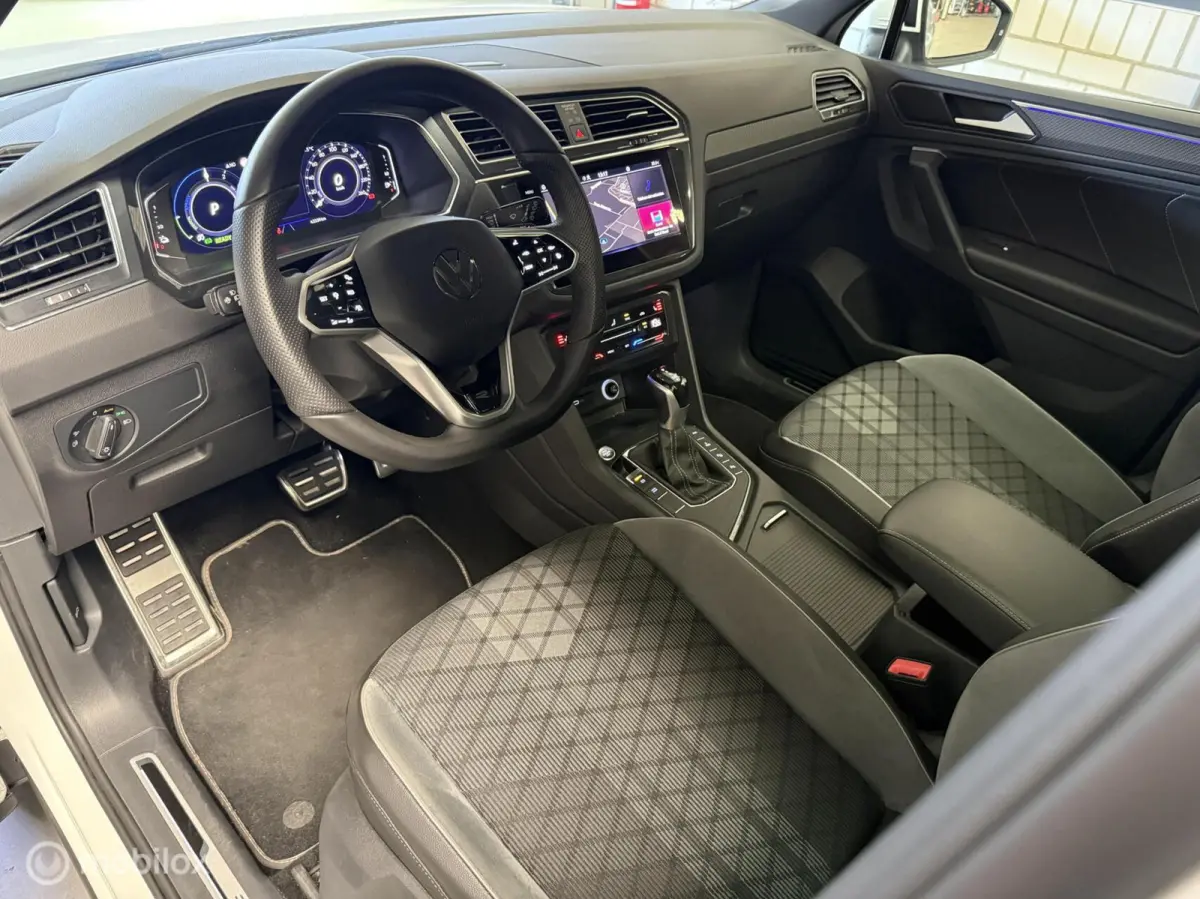 1.4 TSI eHybrid R-Line Business+ PANO KEYLESS