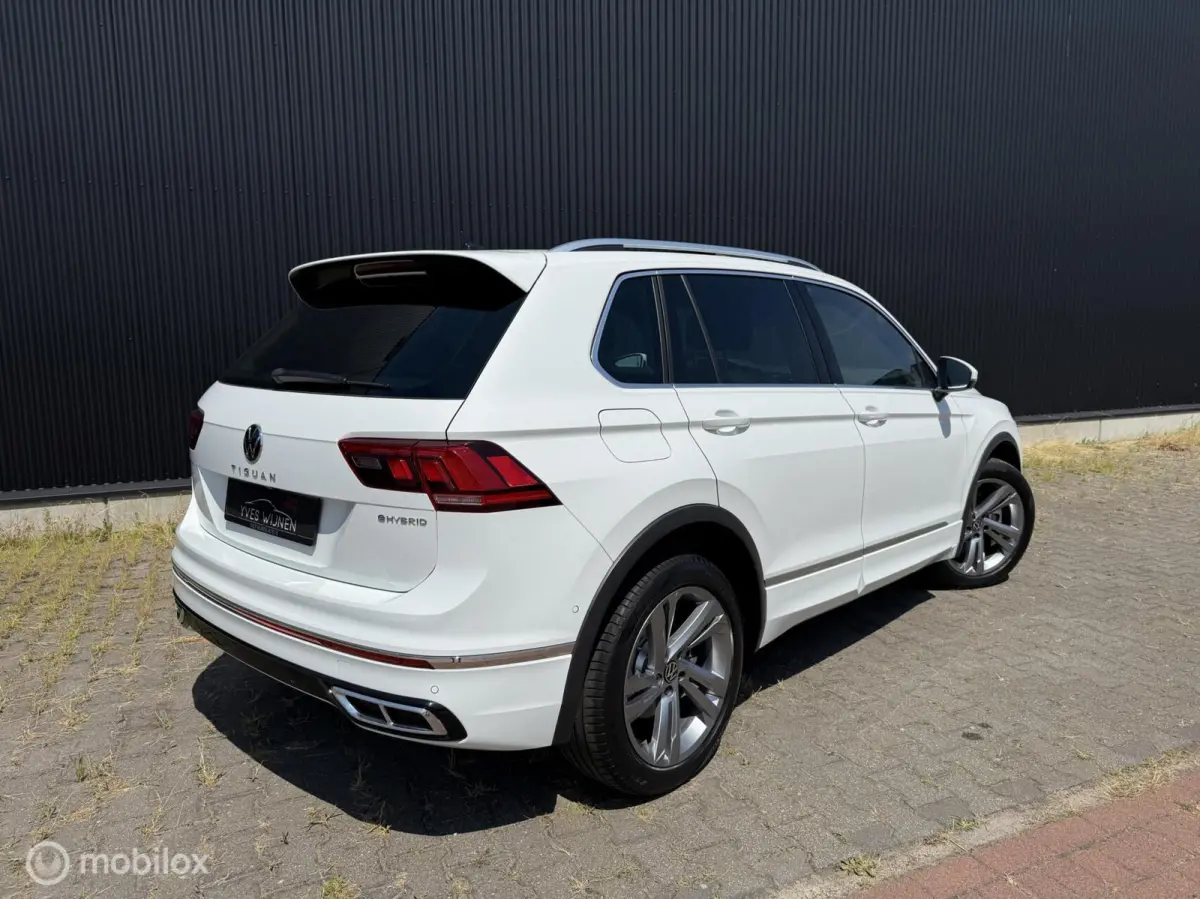 1.4 TSI eHybrid R-Line Business+ PANO KEYLESS