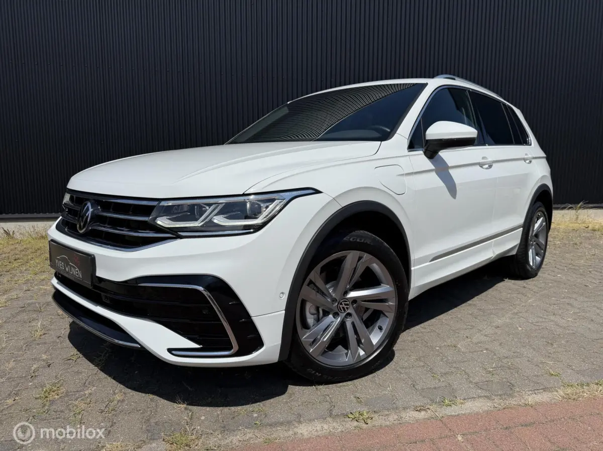 1.4 TSI eHybrid R-Line Business+ PANO KEYLESS