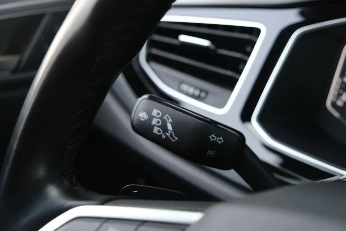 1.0 TSI 2x R-Line DSG 110PK DSG Pano Navi IQ Led Black Navi ACC