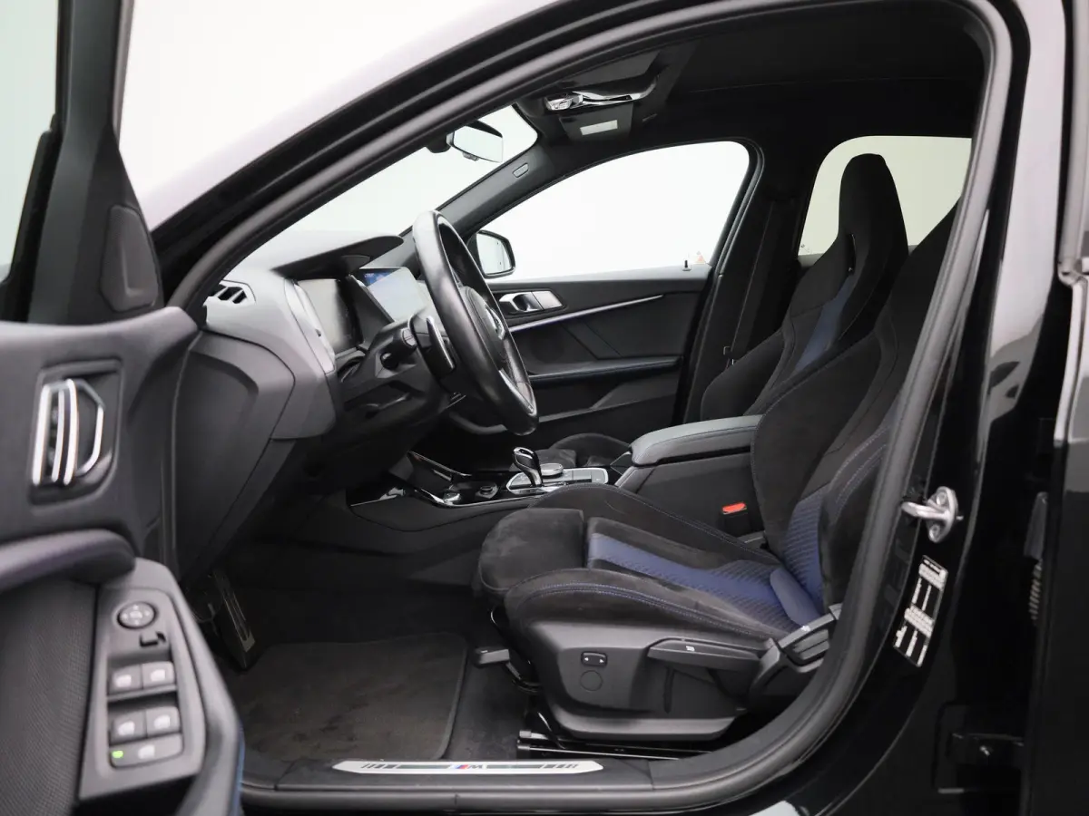 120i Business Edition | M Sport / BMW M 50 Jahre | BMW Live Professional | Adaptieve LED koplampen | Apple Carplay/Android Auto | Active Guard Plus | 12 Maanden BOVAG Garantie |