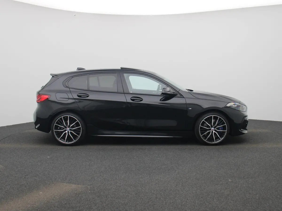 120i Business Edition | M Sport / BMW M 50 Jahre | BMW Live Professional | Adaptieve LED koplampen | Apple Carplay/Android Auto | Active Guard Plus | 12 Maanden BOVAG Garantie |
