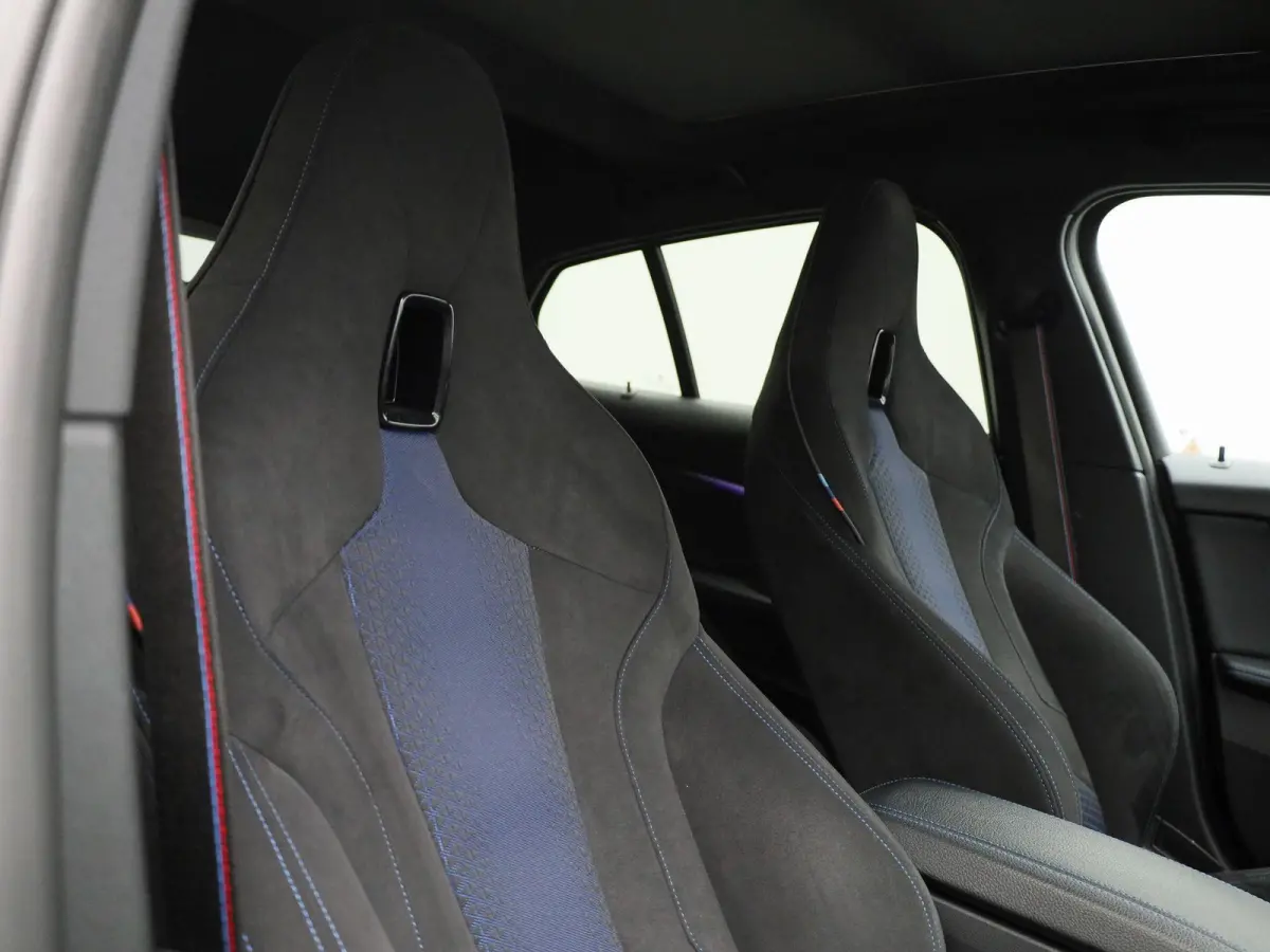 120i Business Edition | M Sport / BMW M 50 Jahre | BMW Live Professional | Adaptieve LED koplampen | Apple Carplay/Android Auto | Active Guard Plus | 12 Maanden BOVAG Garantie |